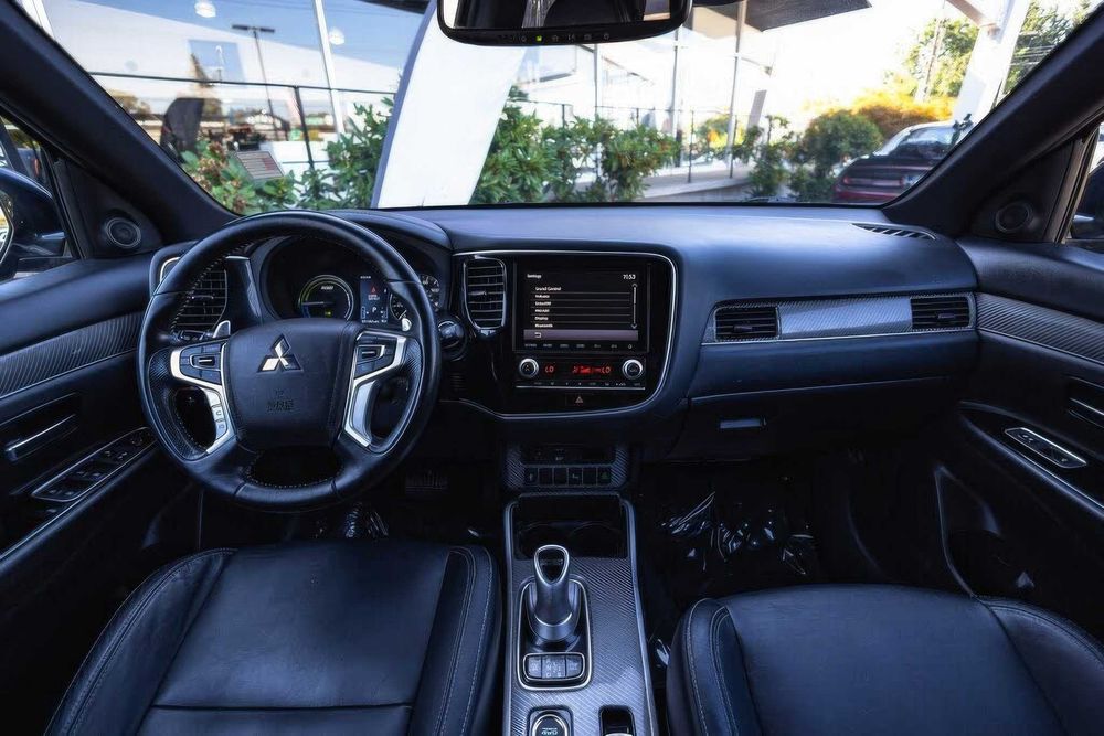 Mitsubishi Outlander Hybrid Plug-in SEL S-AWC      2020