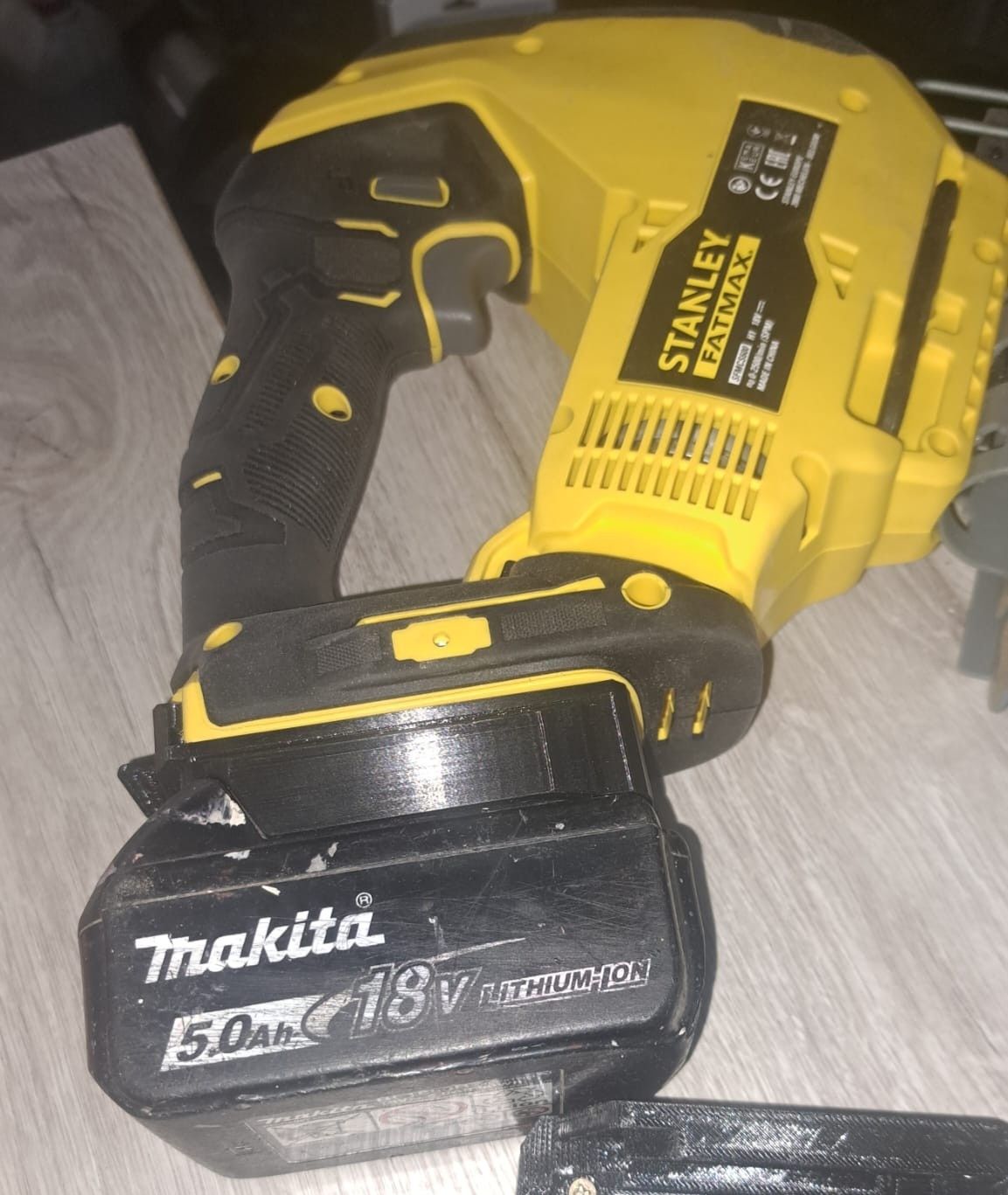 Adapter Stanley Fatmax V20 na baterie Makita LXT