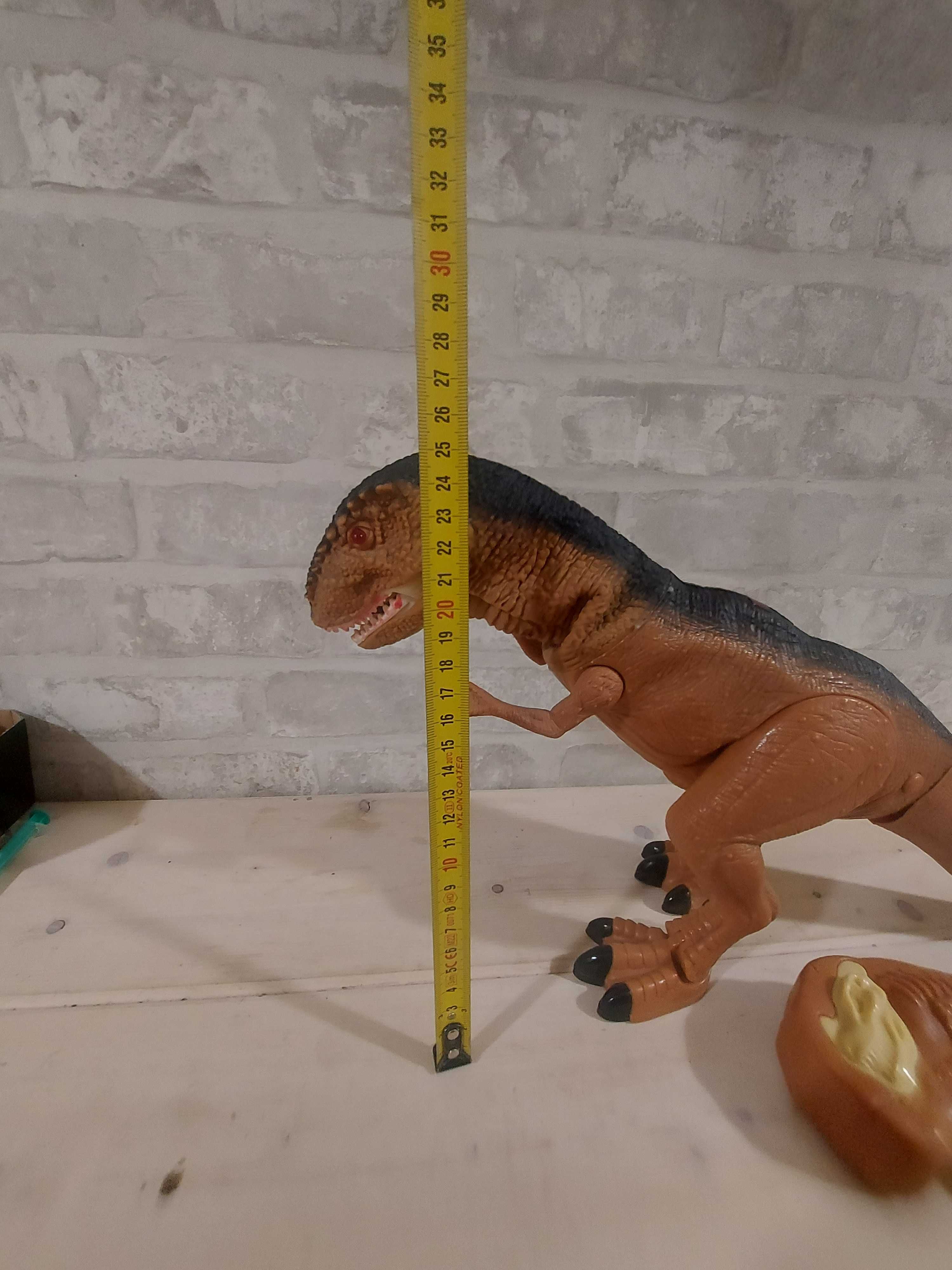 Dinozaur na baterie z pilotem