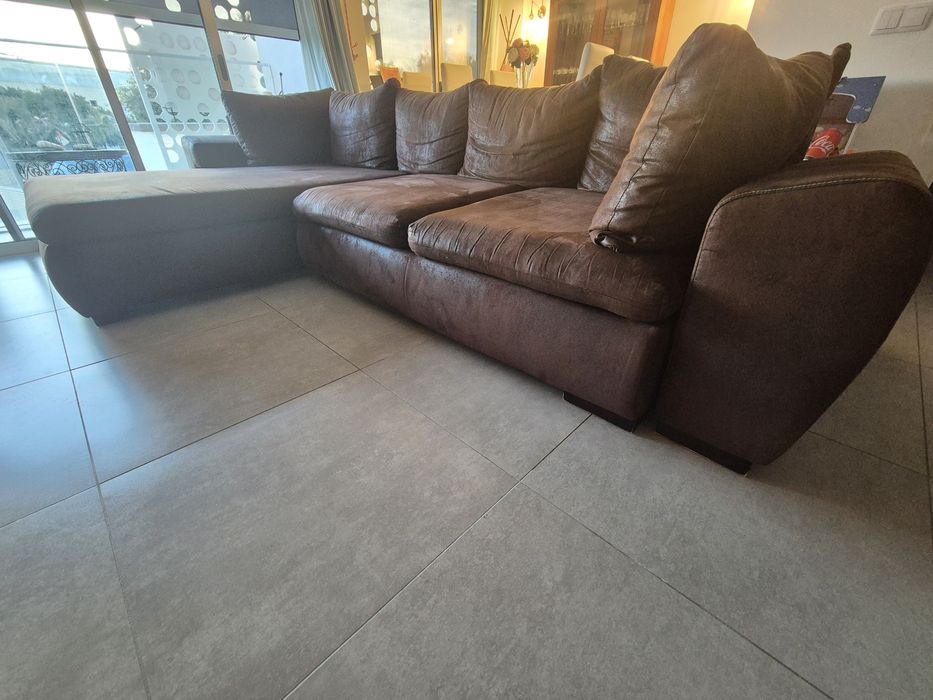 Sofa cama de canto, em pele