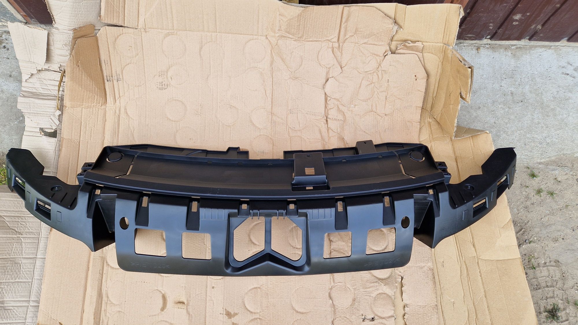 Citroen C4 Cactus wspornik zderzaka czasza, absorber zderzaka belka