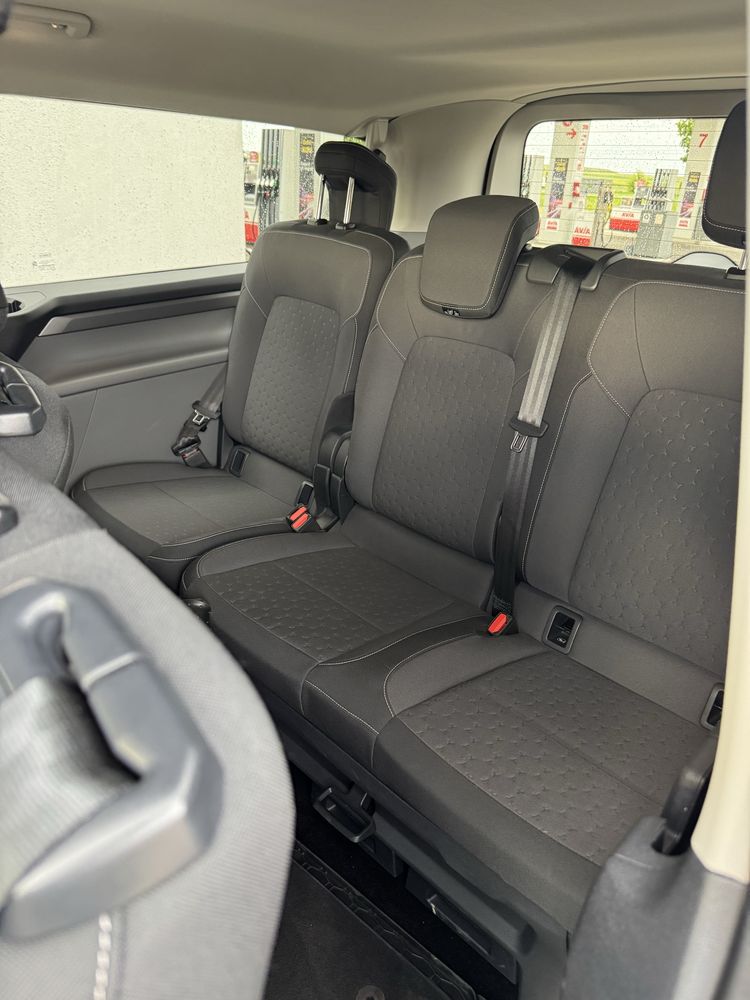 Wynajem busów - Renault Trafic Long 9 os. oraz Ford Turneo Custom 8 os