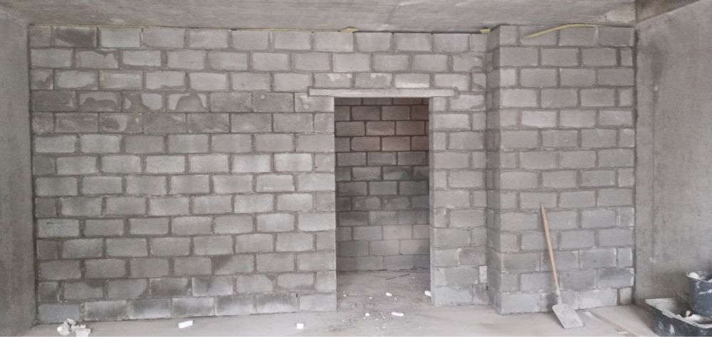 Кладка кирпича, шлакоблока, газобетона. Штукатурка, монтаж крыши.