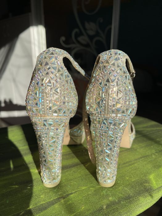 Босоніжки стрази туфлі 36-37р святкові Menbur