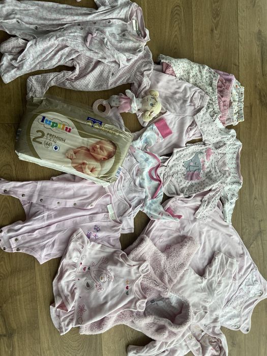 Paka ubranek dla dziewczynki 0-3 mce 56-62 cm + paczka pampersow