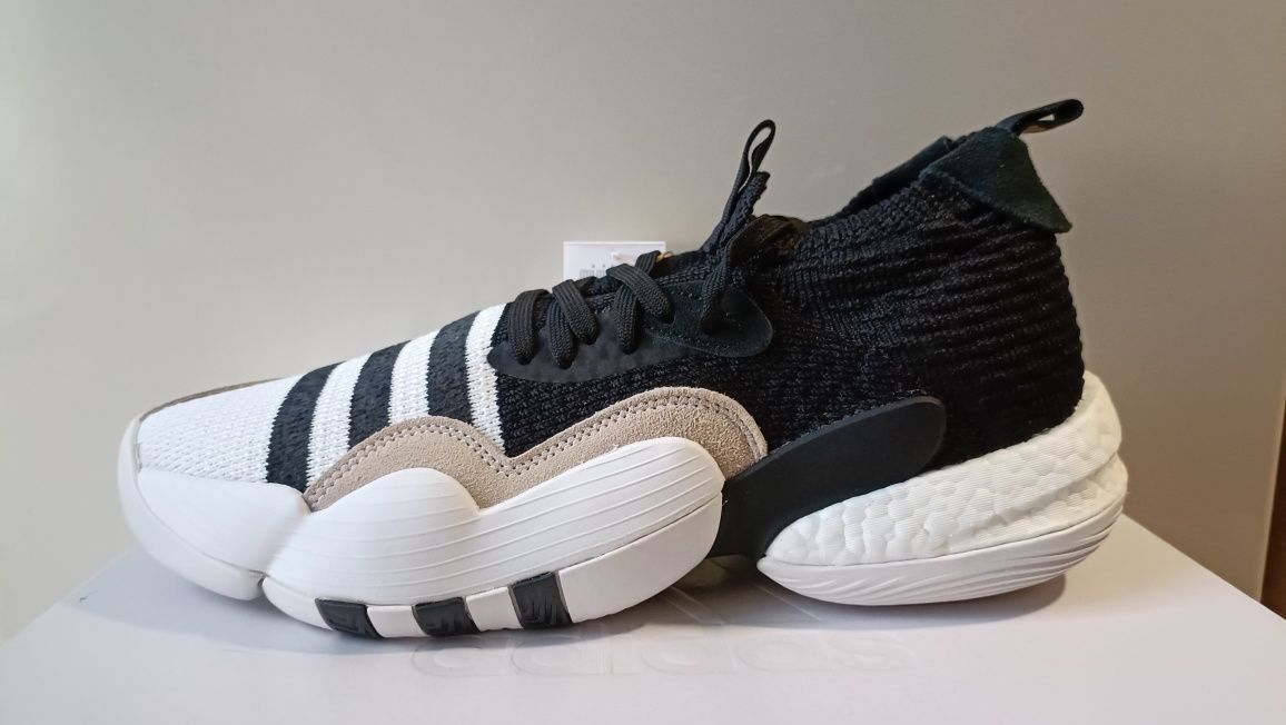 Баскетбольные кроссовки Adidas Trae 2