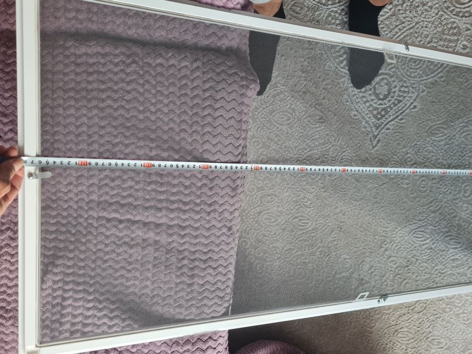 Продам за 350 грн. нову віконну раму з москітною сіткою 128 × 60 см.