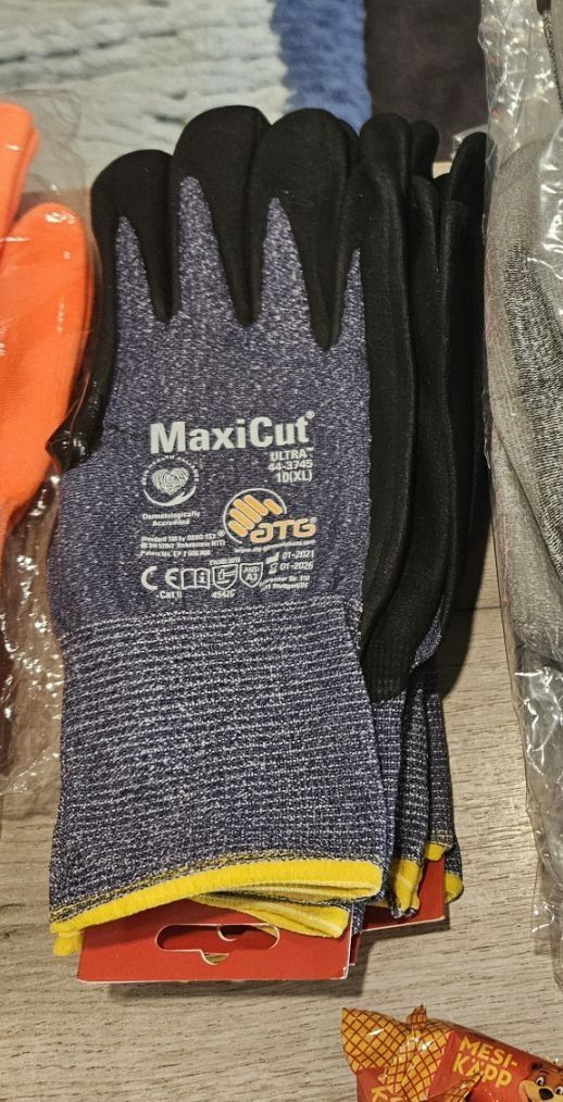 Перчатки MaxiCut...и другие