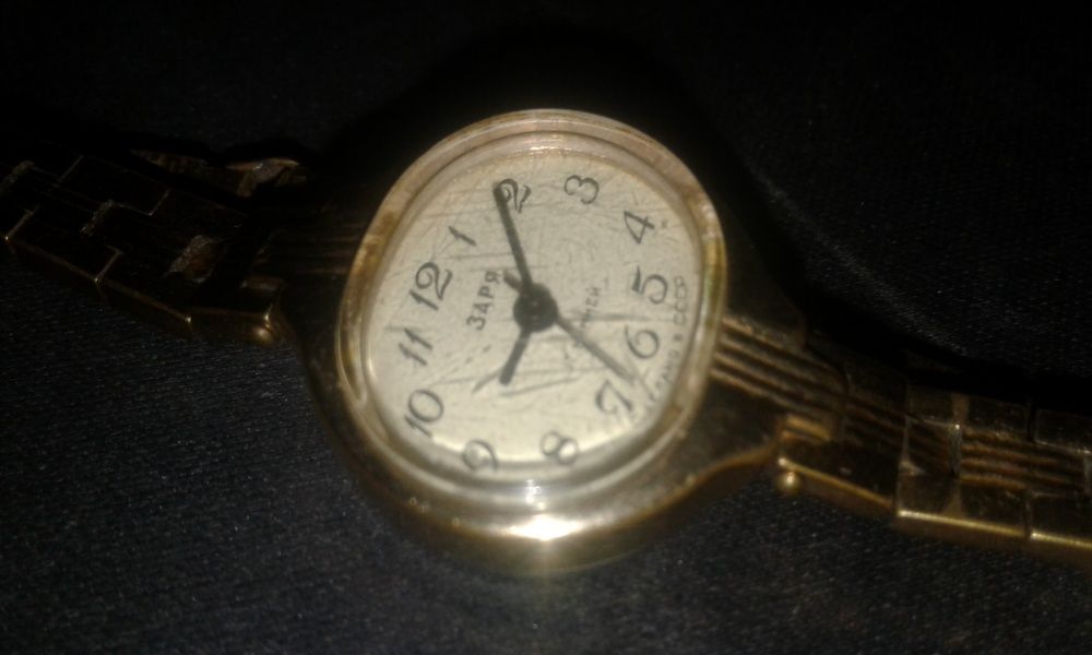 Продам-женские часы=ЗОРЯ=17 камней-позолота