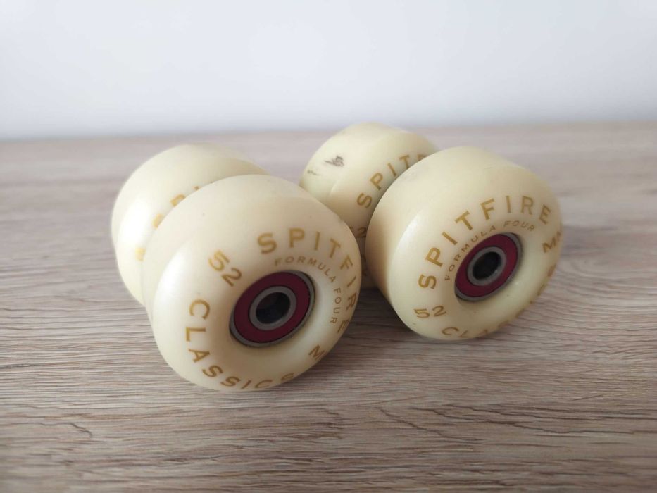 Kółka Spitfire F4 101 Classic 52 mm z łożyskami Bones Reds