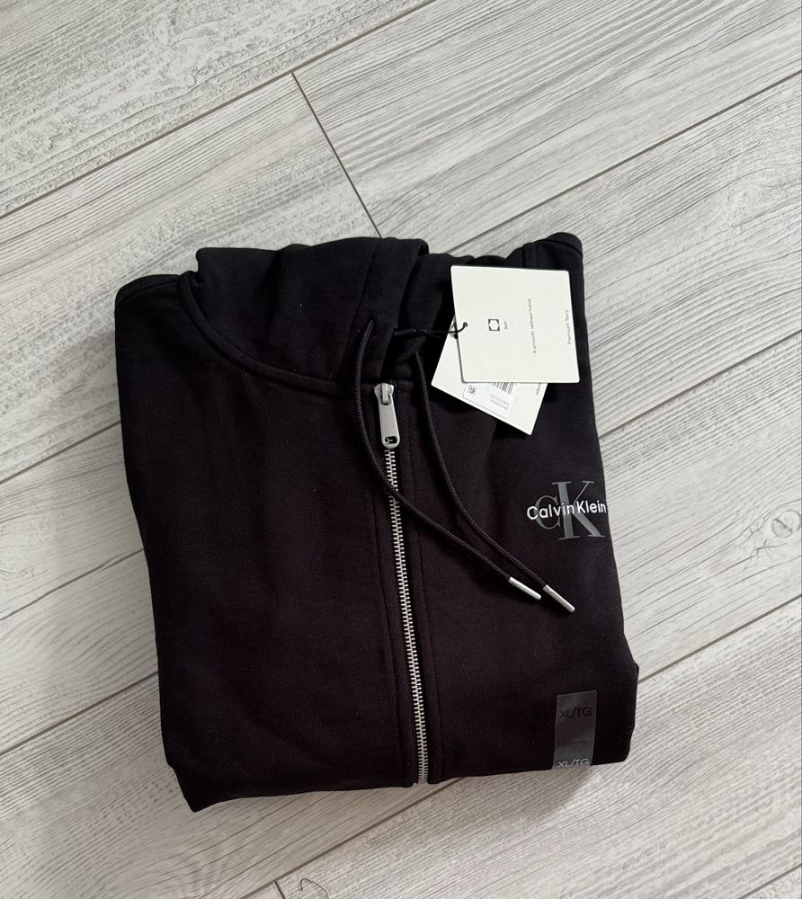 Calvin Klein кофта на замку