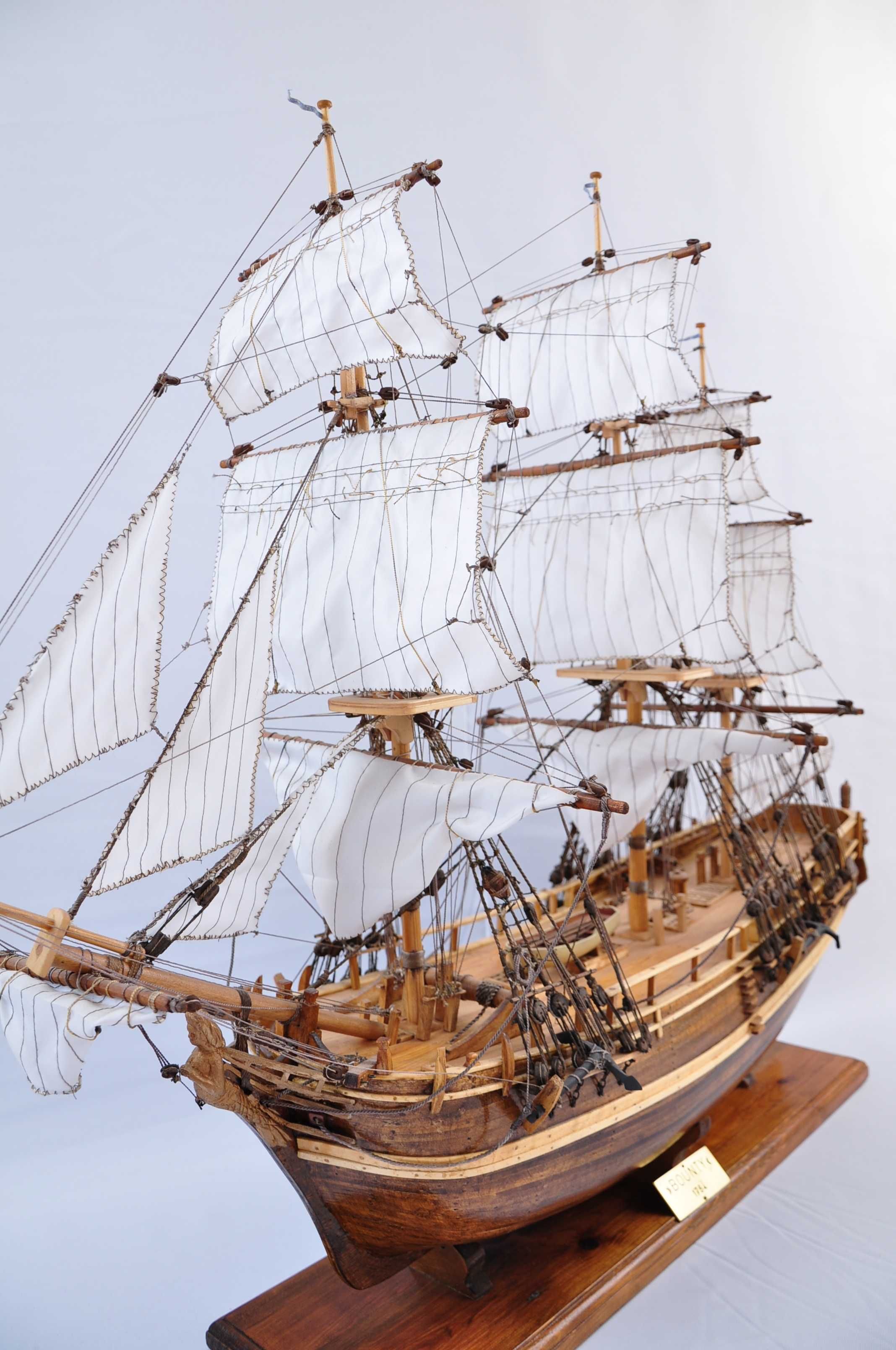 Drewniany model statku HMS Bounty z 1784r, duży ręcznie wykonany model