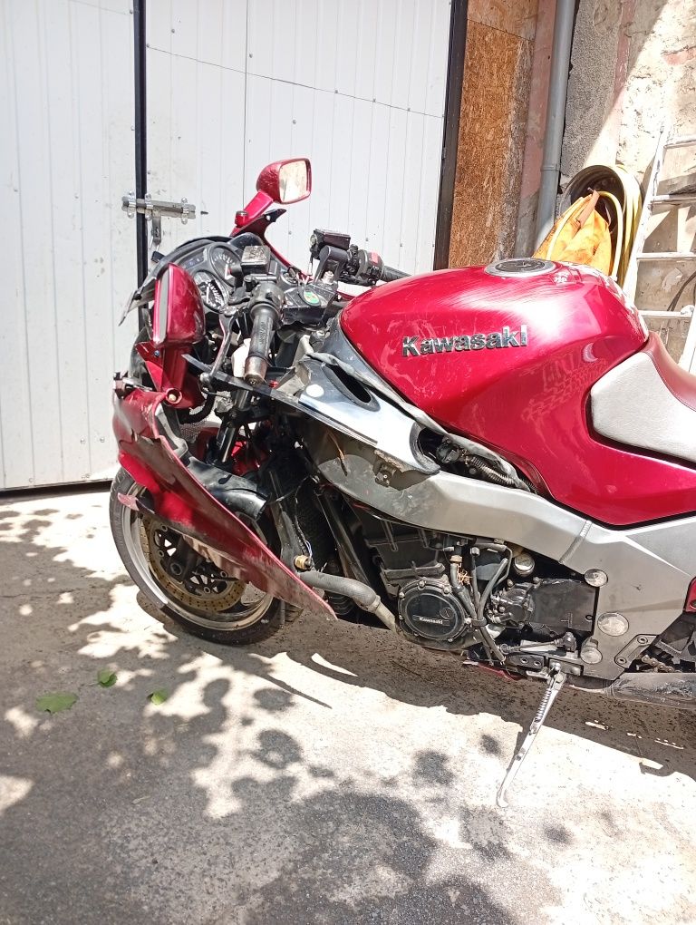 Kawasaki zzr 1100 uszkodzony