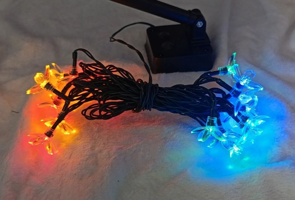 Kwiatkowy łańcuch świetlny LED - 5m 20kolorowych kwiatków