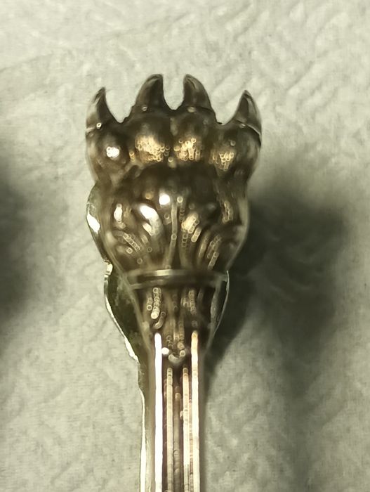 Антикварні срібні щипці для цукру