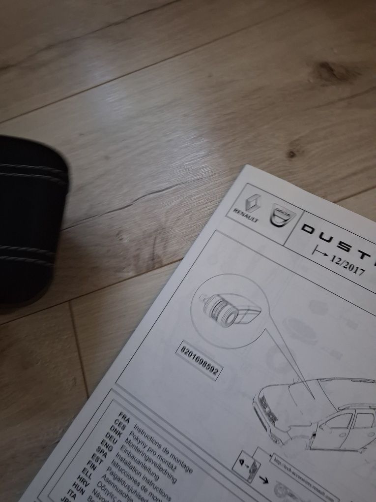 NOWY ORYGINALNY  Podłokietnik do dacii duster