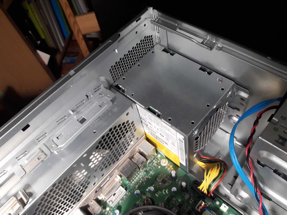 Fujitsu 8gen. i3 8100 - 24GB RAM - piękny, czysty, niezakurzony