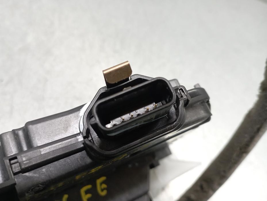 Fechadura / fecho porta frente esquerdo RENAULT Clio V (BF_)