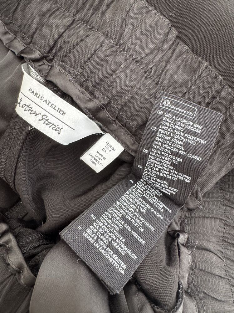 & Other Stories spodnie casual Cupro