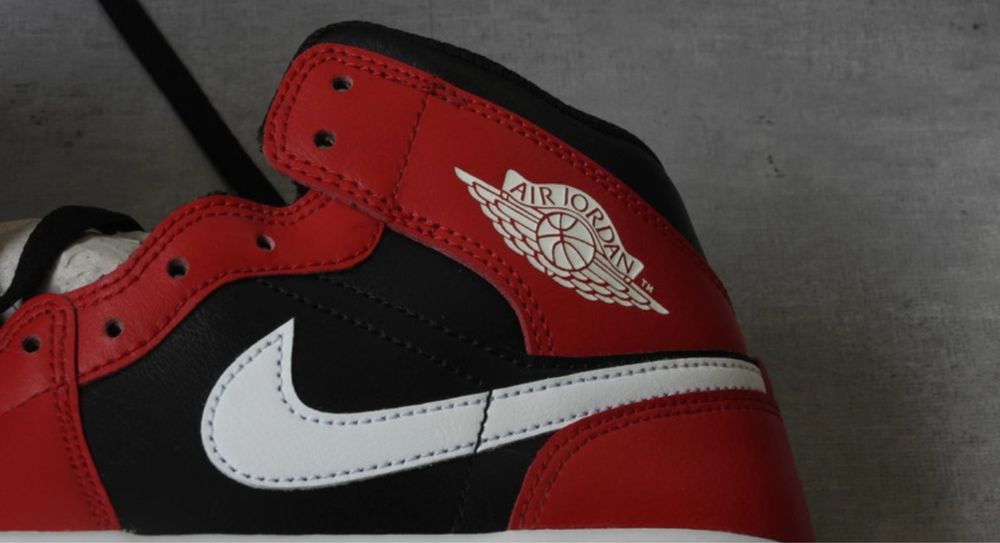Air Jordan 1 Mid Black White Gym Red