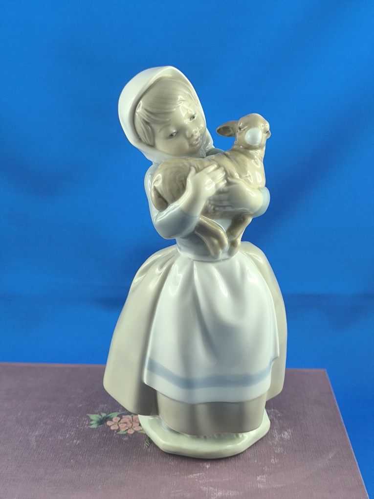 Dziewczyna z owieczką Nao by Lladro Hiszpania #porcelana #ozdoba