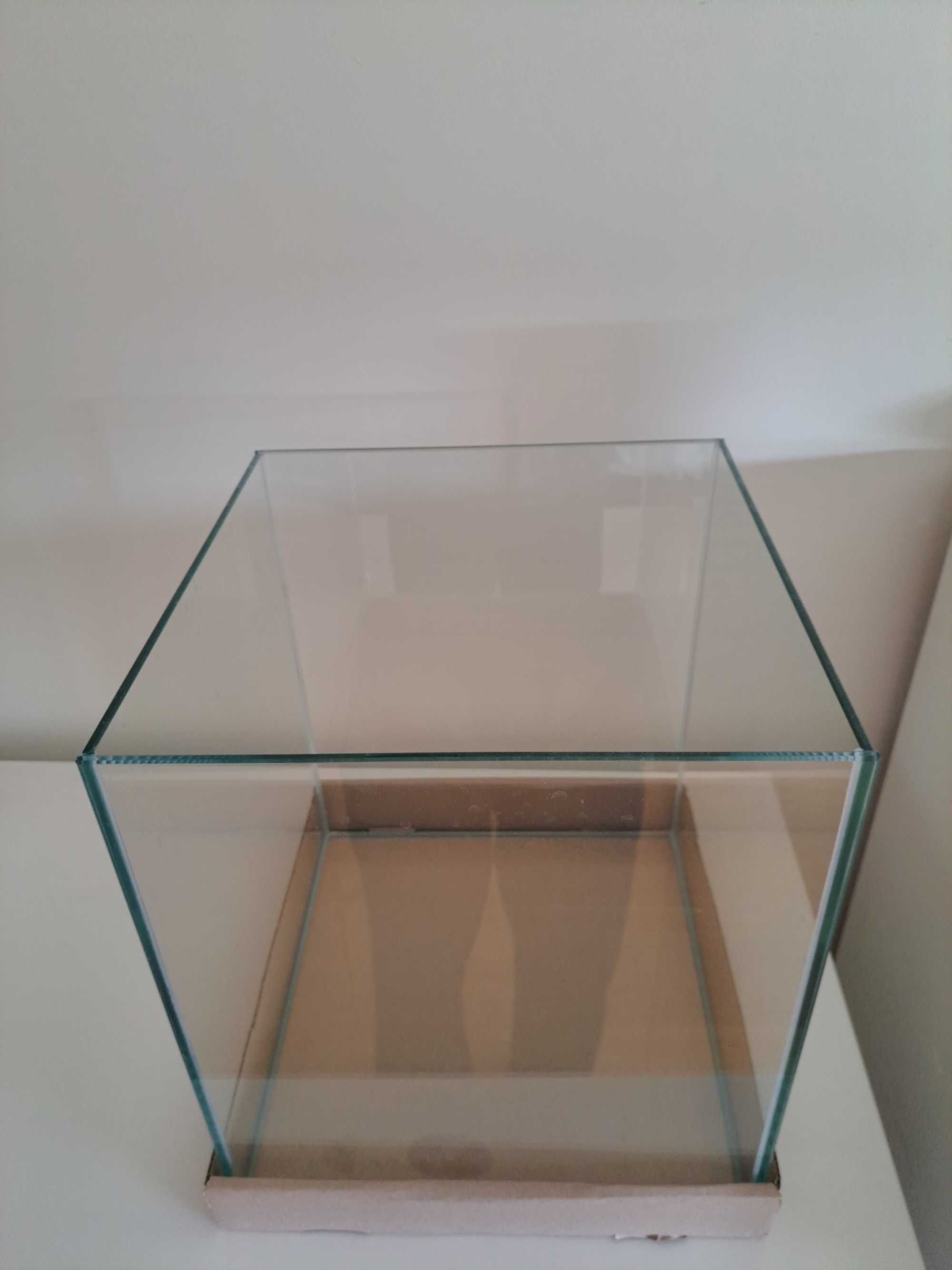 Aquário com formato de cubo
