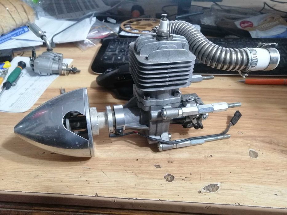 Silnik DLE 30 cm benzyna świeca , zapłon , kolanko zdalnie sterowane