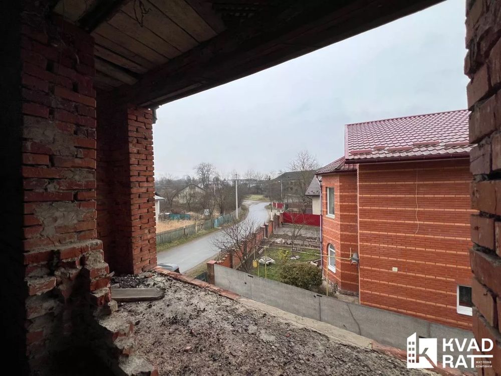 Продається будинок у центрі с. Єзупіль