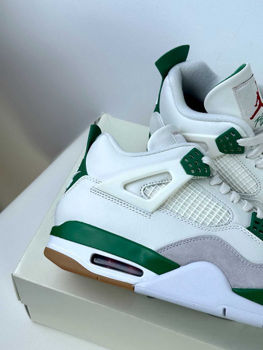 Białe Buty Jordan 4 Retro SB Pine Green Rozmiar.37.5