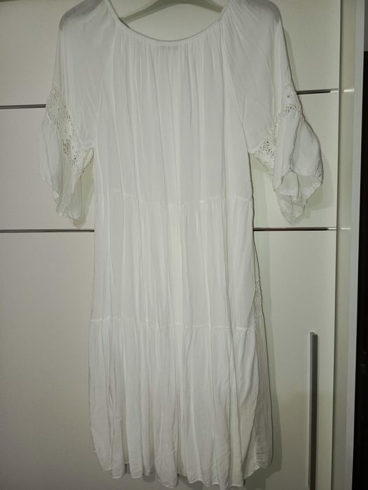 Biała hiszpanka z koronką