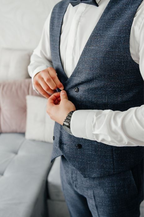 Чоловічий костюм,костюм-трійка,костюм на весілля.