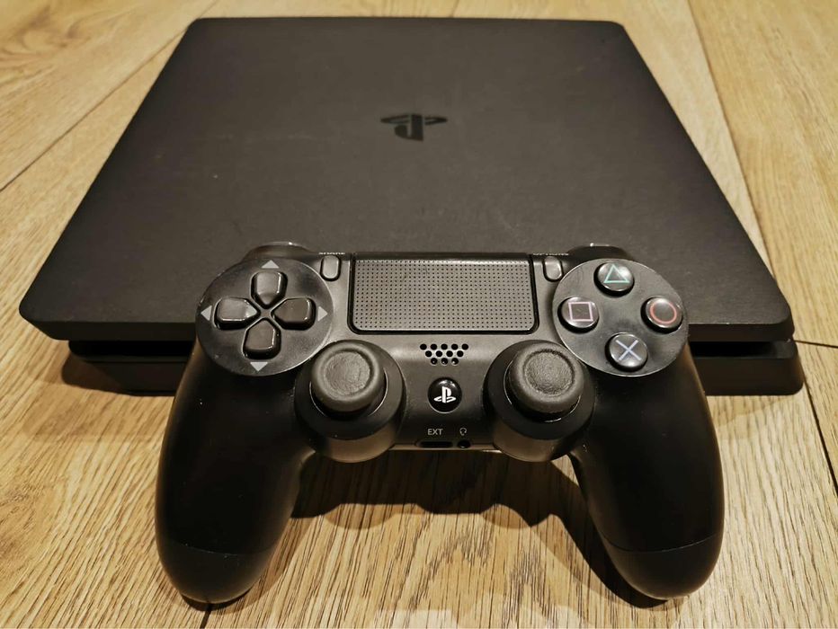 Playstation 4 slim + 2 pady