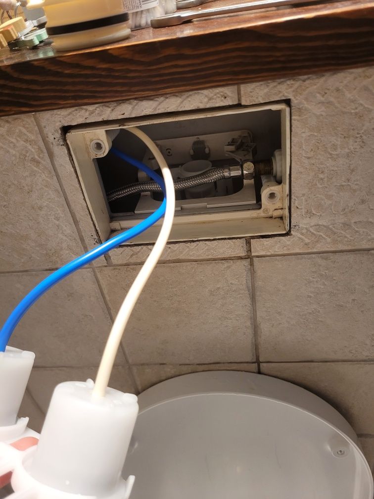 Hydraulik naprawa spłuczki podtynkowej wymian syfonu kranu wężyków