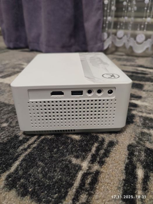 Проєктор Vankyo Leisure 470 Neo