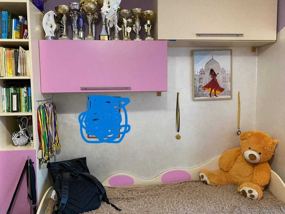 дитяча стінка, стіл, ліжко, книжкова шафа