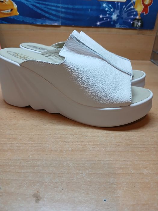 Шльопанці шкіряні 37 р.