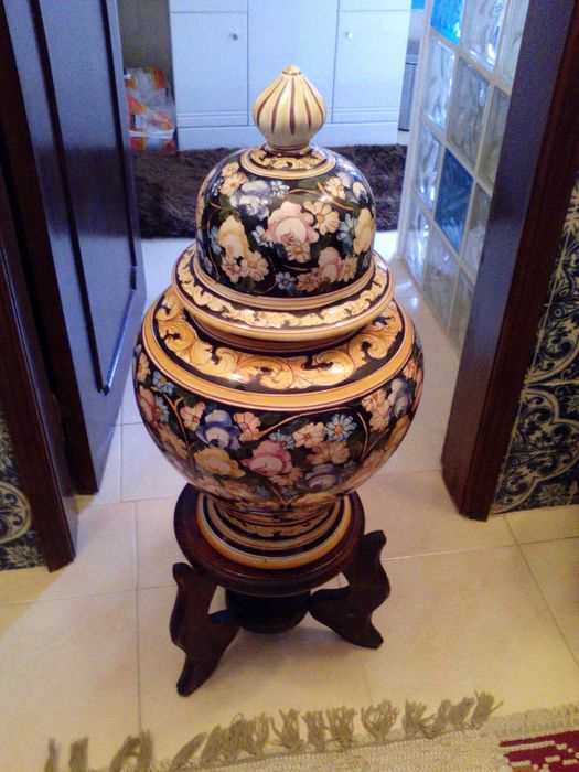 Potes em ceramica de Alcobaça