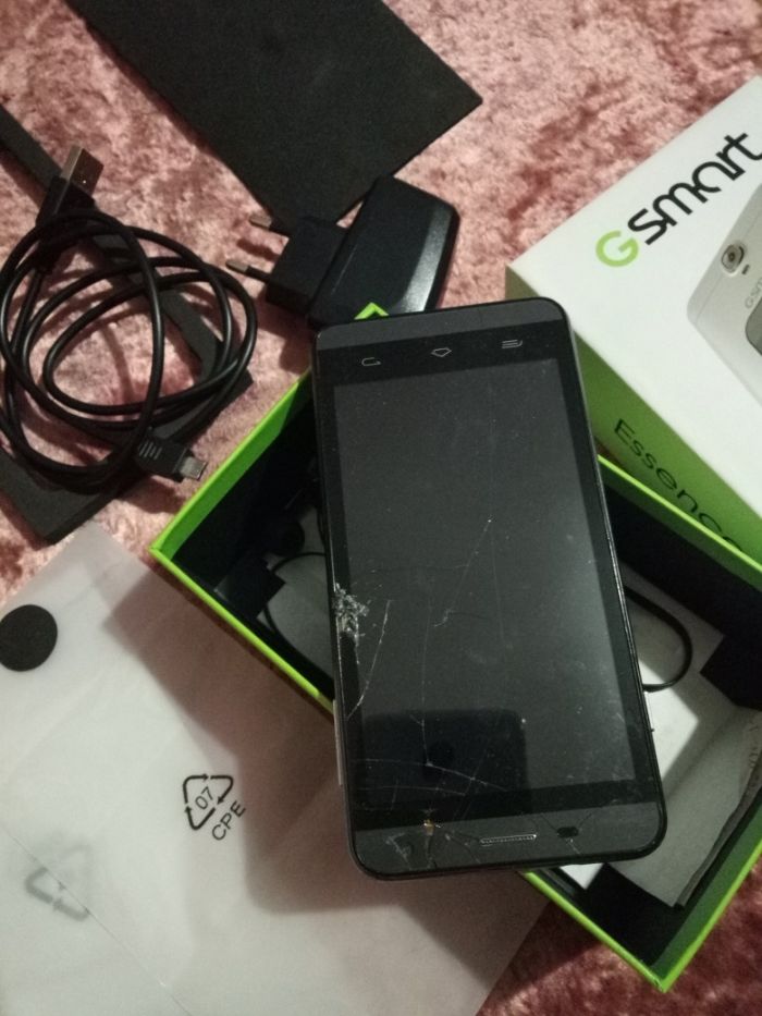 Смартфон GSMART Gigabyte Essence