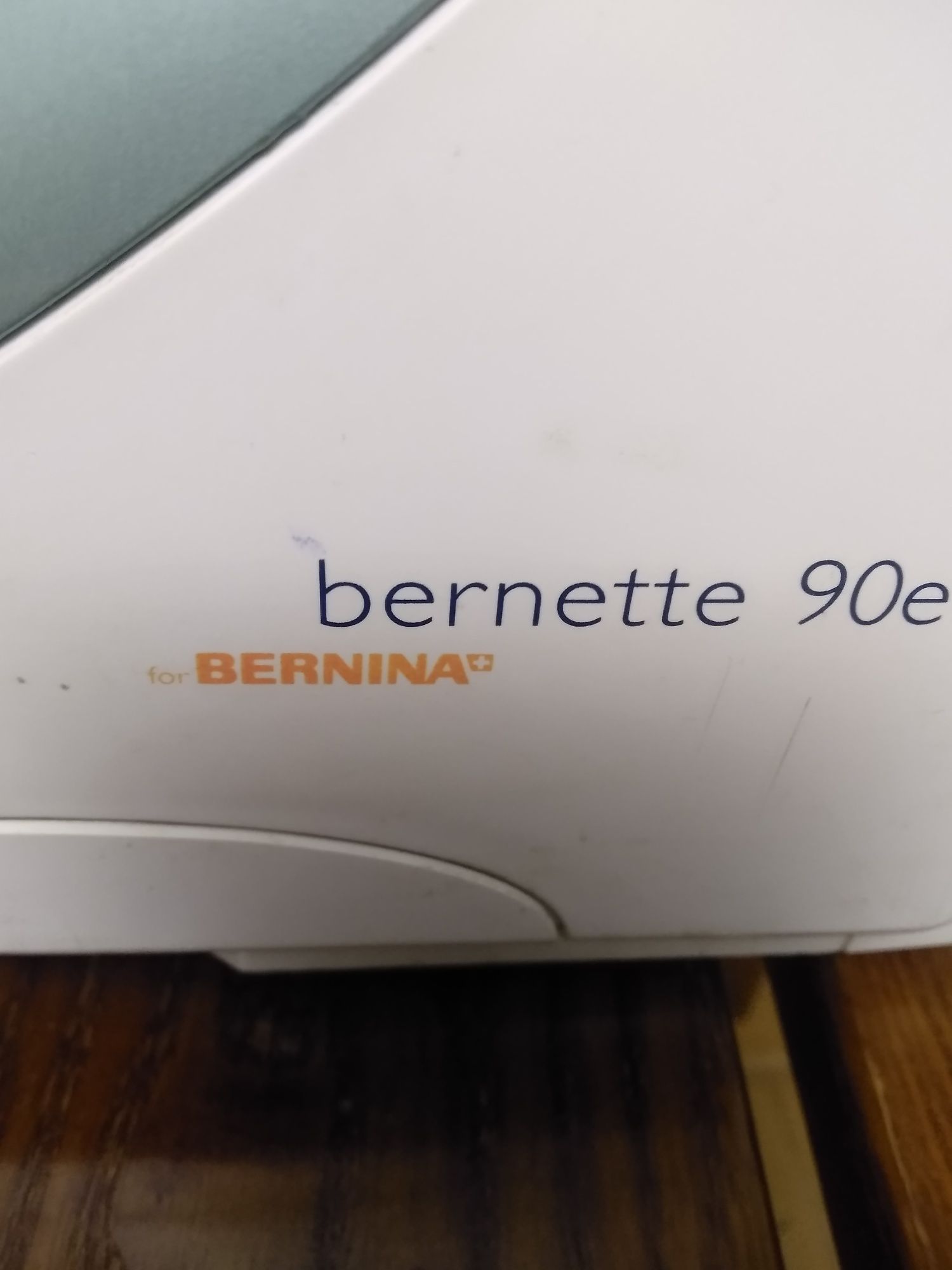 Сучасна швейна машина Bernina Bernette 90e з Німеччини