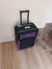 Дорожня валіза/чемодан на колесах Велика чорно-фіолетова