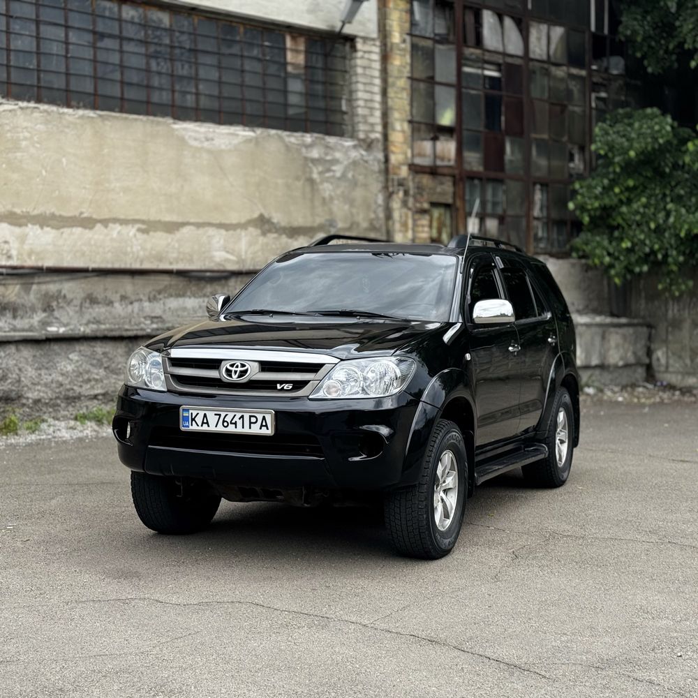 Toyota Fortuner 4.0 Gas Benzin 4x4 avtomat