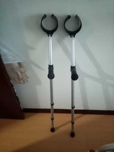 Vendo par de muletas