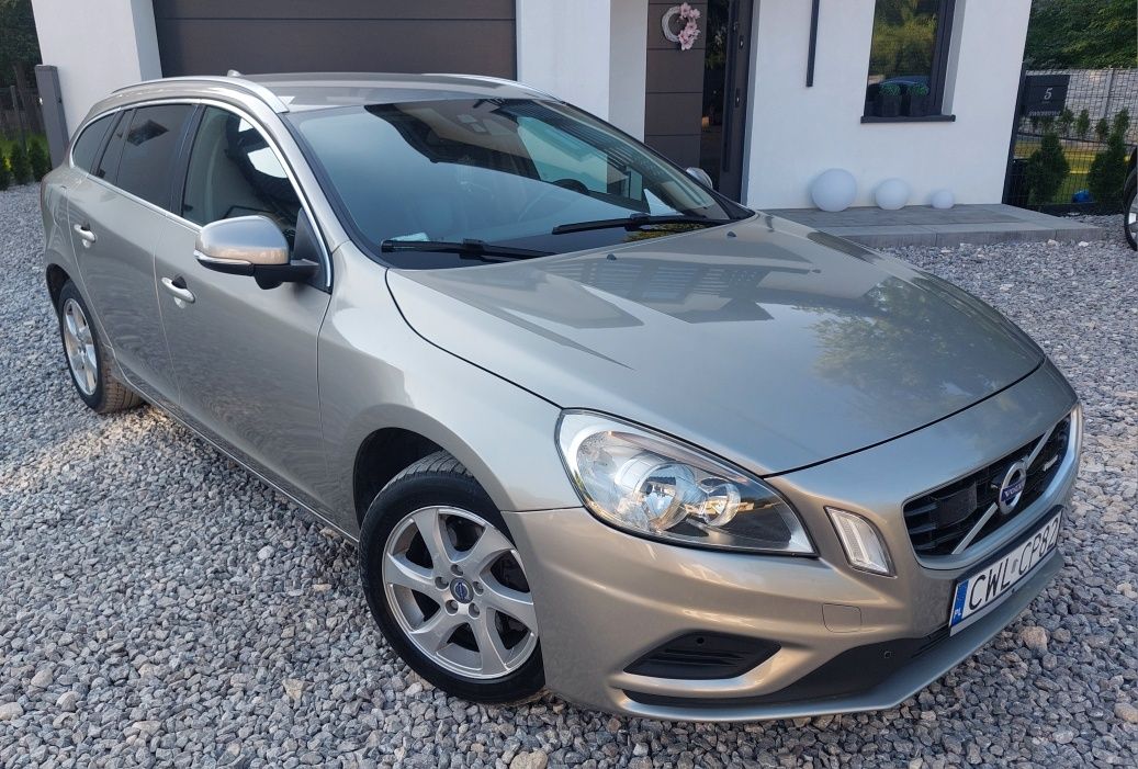 VOLVO V60 R-design # Navi # Skóra # Radar