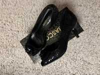 Жіноче взуття недорого 38 р  угги туфлі косівки балетки
