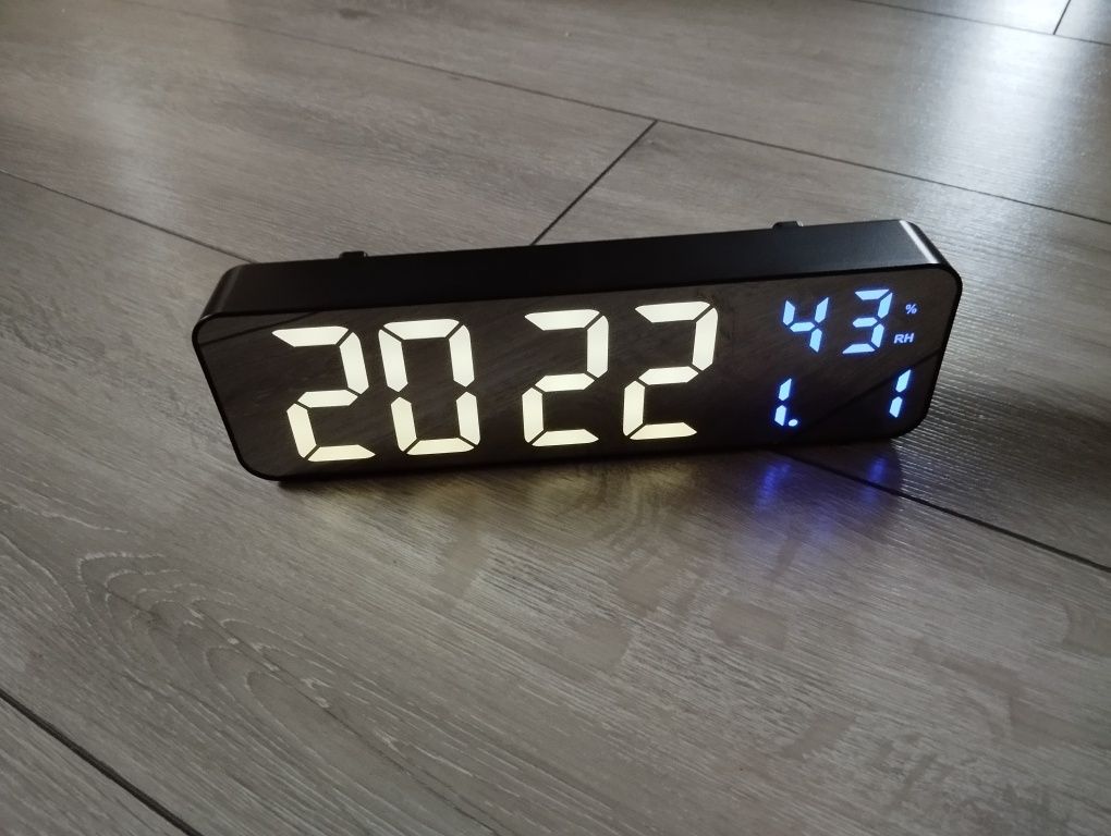 Zegarek stojący lustro