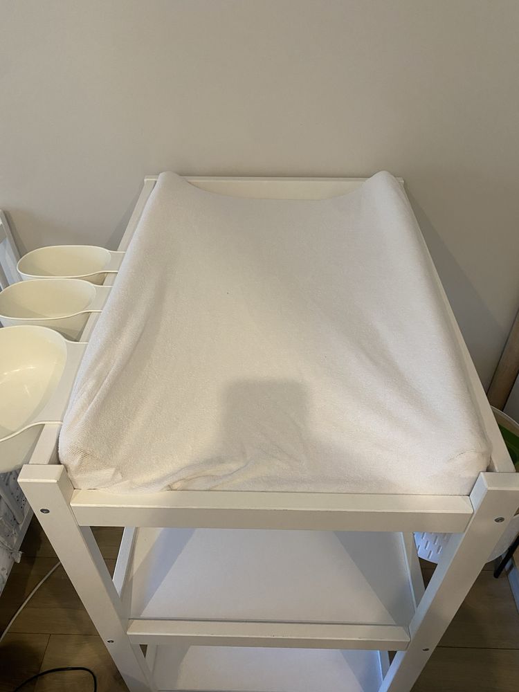 Przewijak dla niemowlaka + pojemniki IKEA
