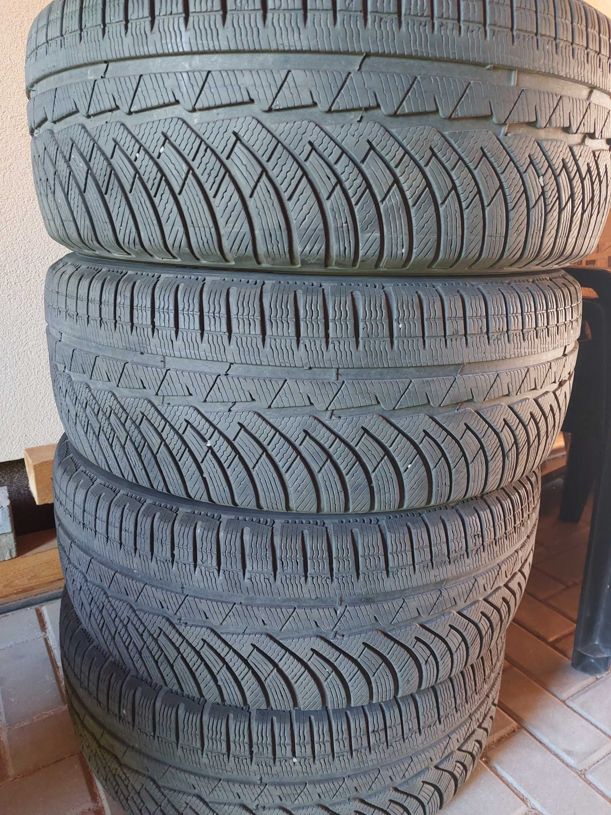 Opony zimowe  235/55 R 18