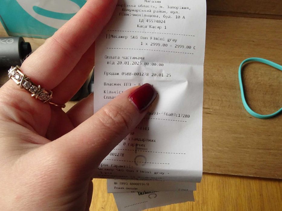 Перкусійний міні-масажер SKG F3mini сірого кольору