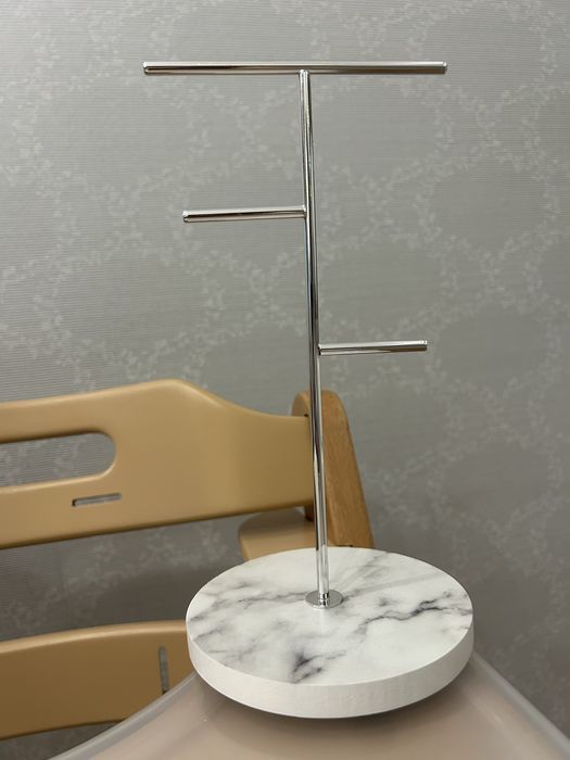 Stojak na bizuterię