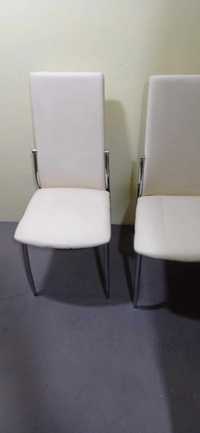 Dwa krzesła kuchenne